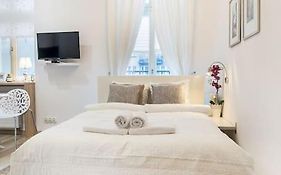 Old Town Apartments - T32